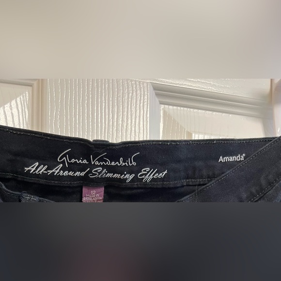 Gloria Vanderbilt Slimming Effect High Rise Capris Jeans - Picture 3 of 5